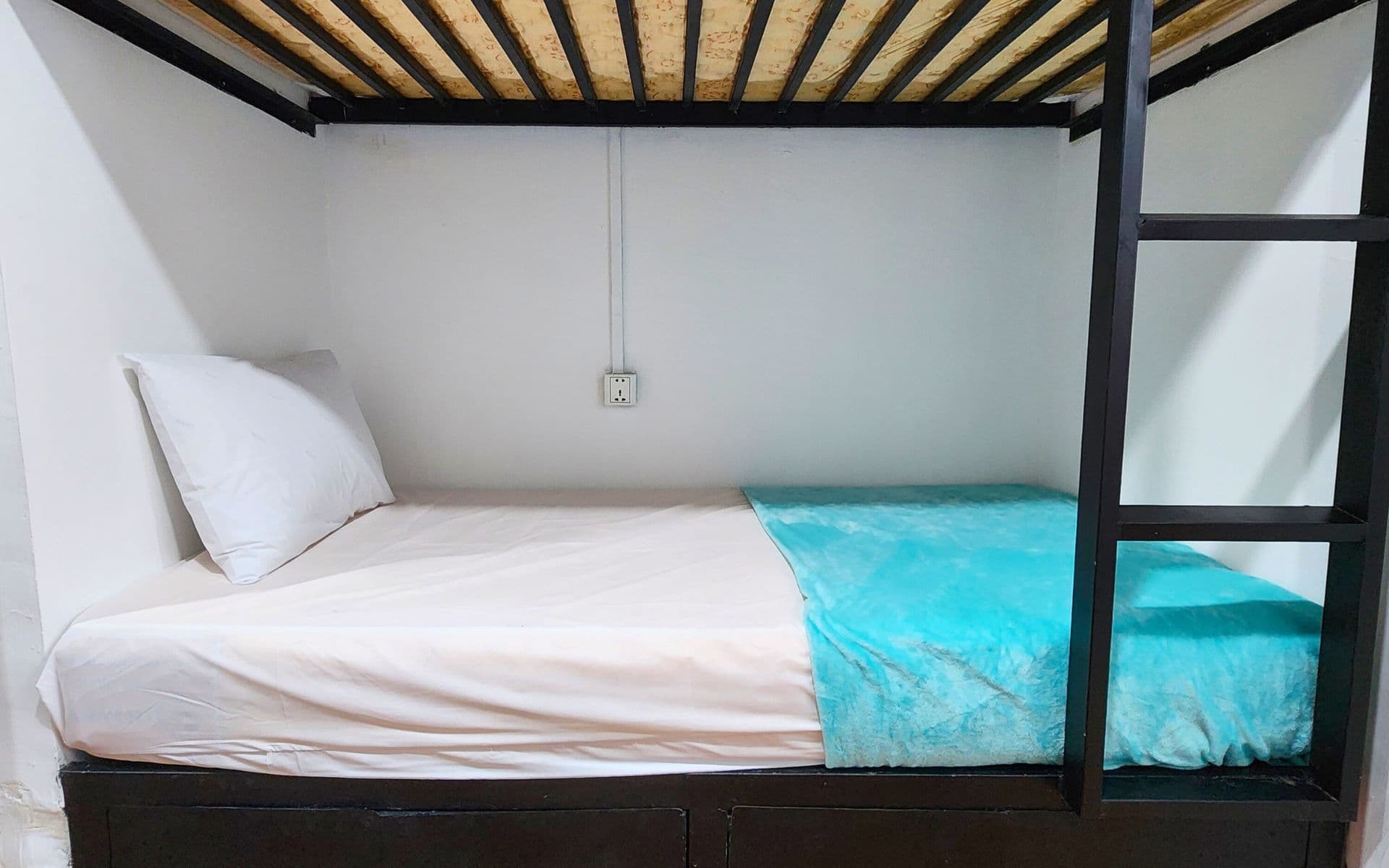Standard 8-Bed Dorm
